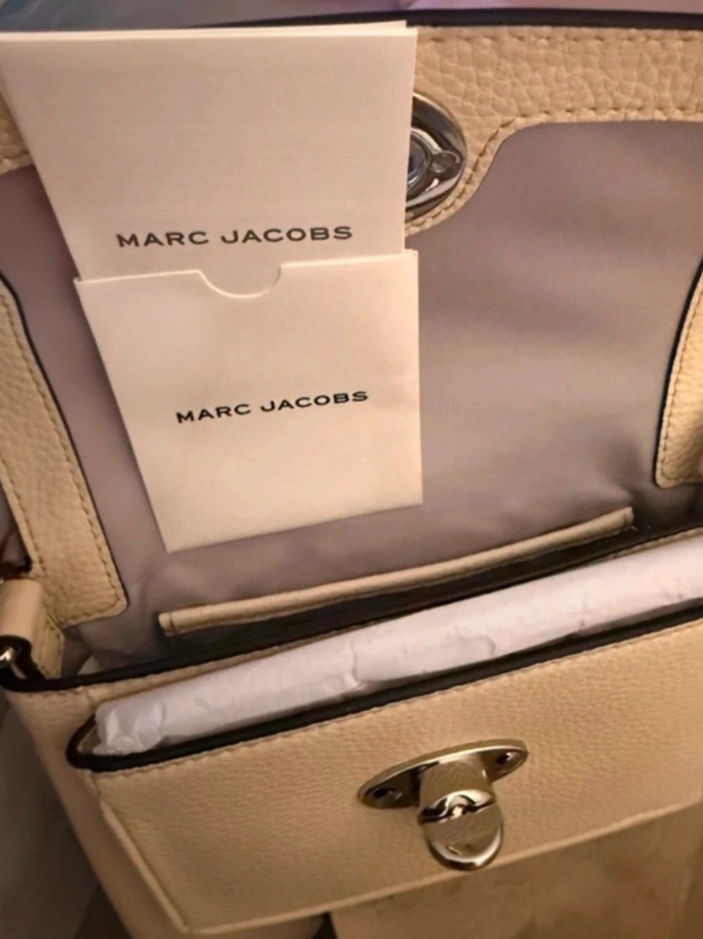 Marc Jacobs Pebbled Cream Crossbody with Turn Lock - Picture 4 of 4